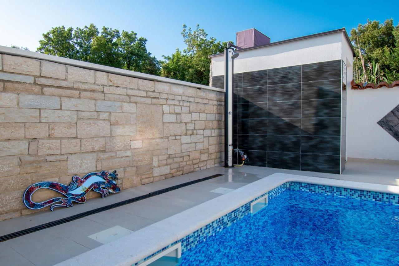 Apartments With Pool In Pula,Croatia Eksteriør billede