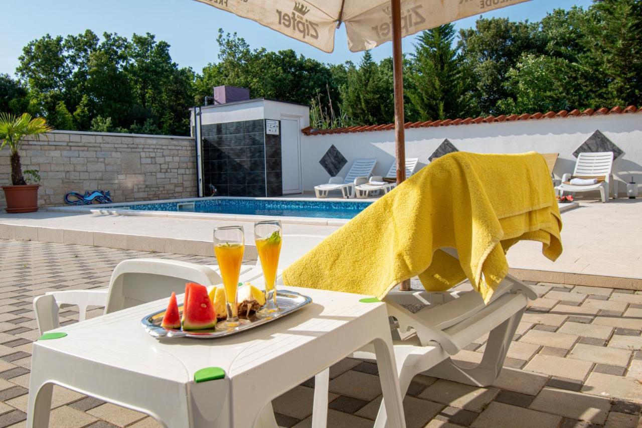 Apartments With Pool In Pula,Croatia Eksteriør billede