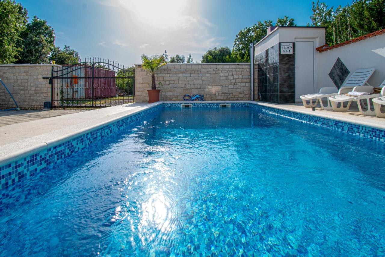 Apartments With Pool In Pula,Croatia Eksteriør billede