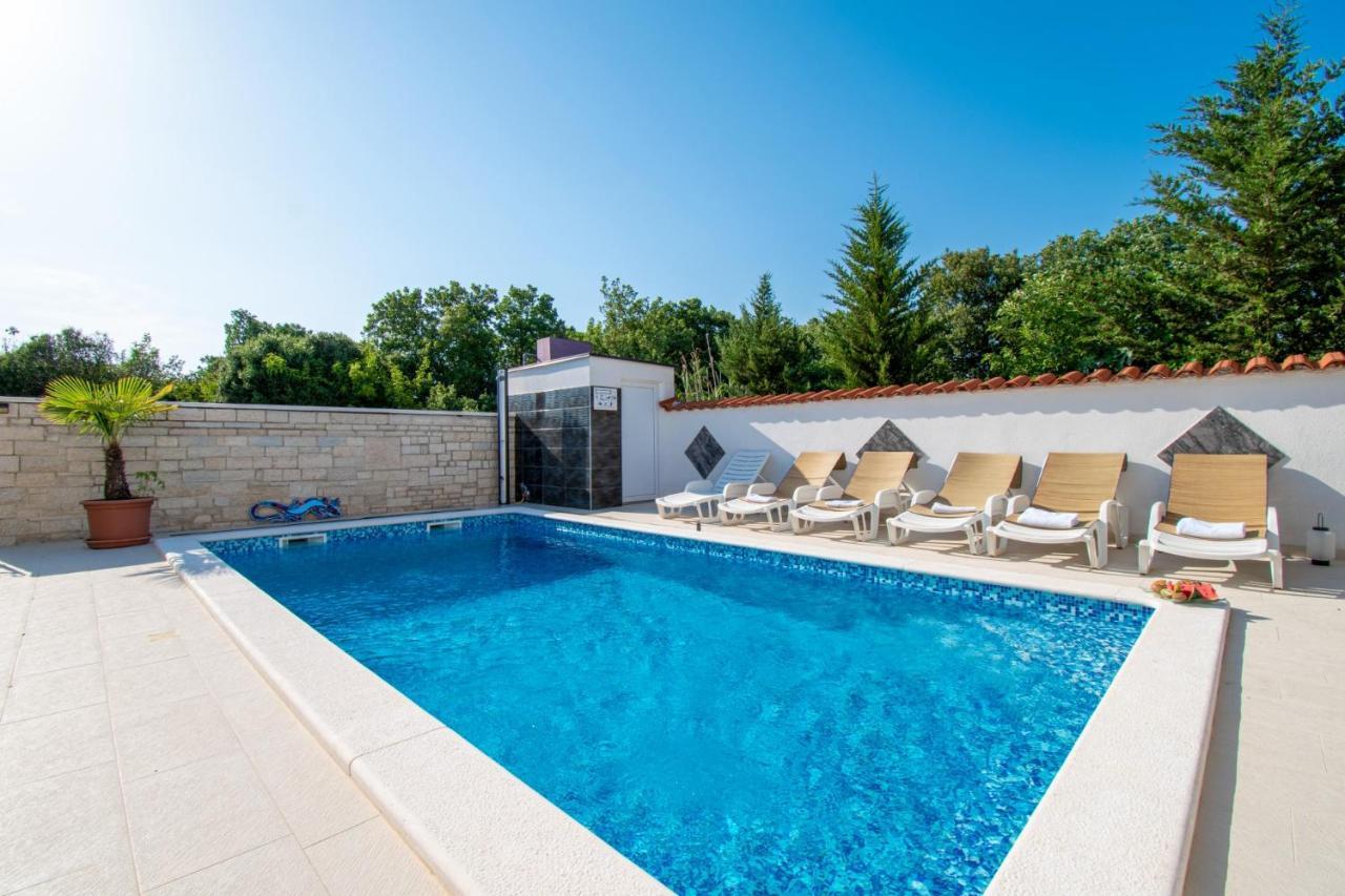 Apartments With Pool In Pula,Croatia Eksteriør billede