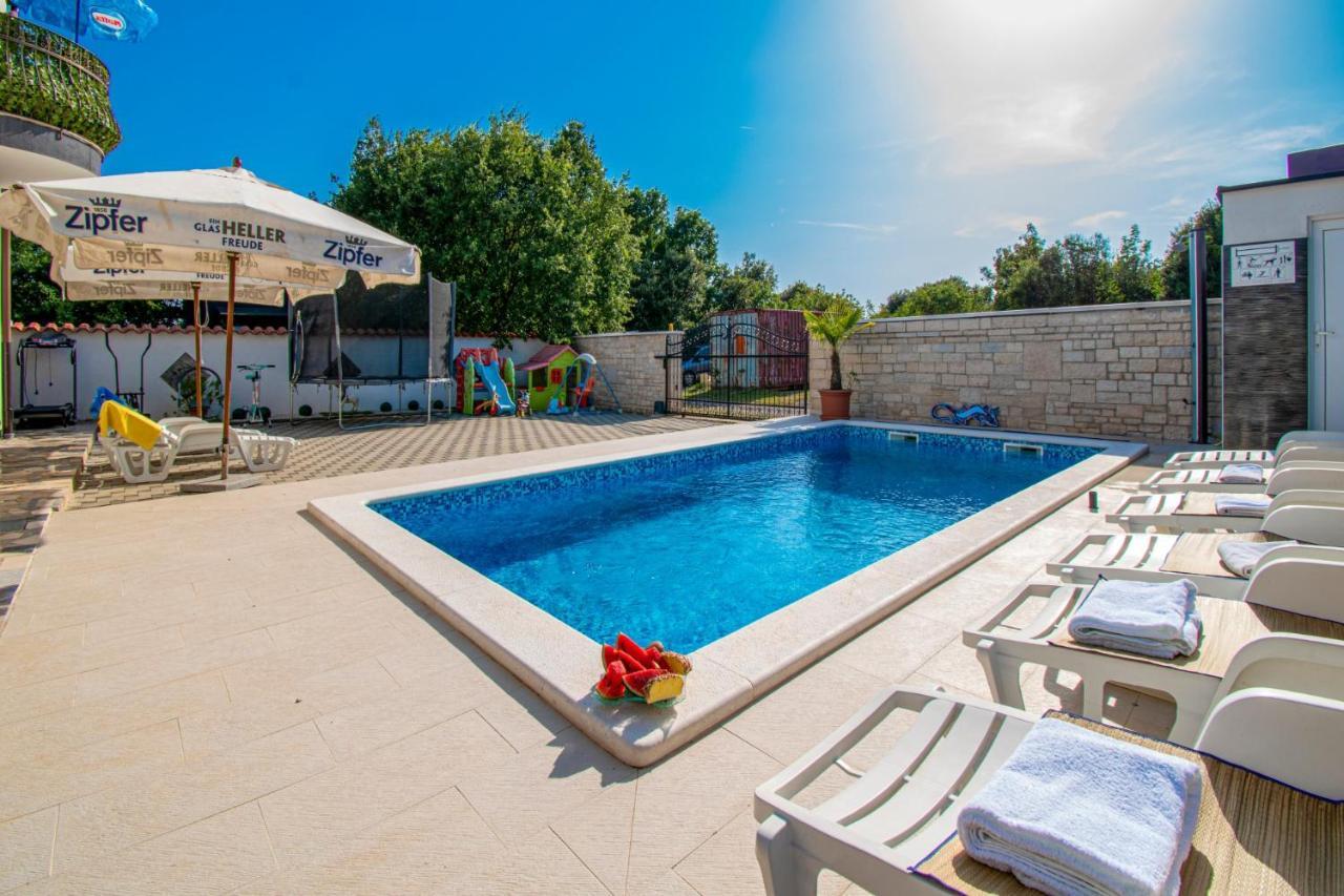 Apartments With Pool In Pula,Croatia Eksteriør billede