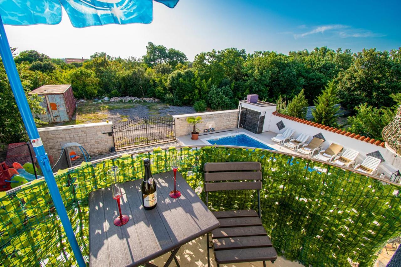 Apartments With Pool In Pula,Croatia Eksteriør billede